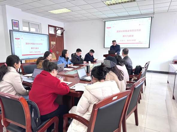 会议室里的人们 AI 生成的内容可能不正确。